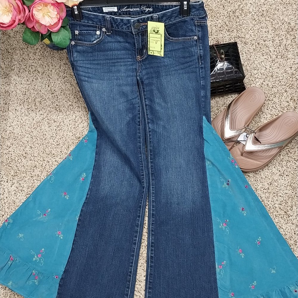 2854 Size 8 American Eagle Upcycled Bell Bottoms Teal Green Corduroy